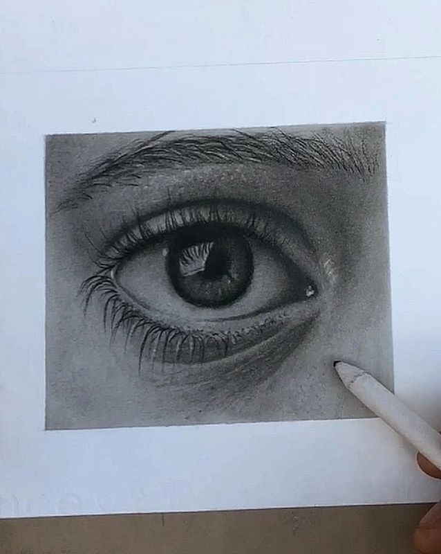 An eye drawing from my Mastering Realism Course